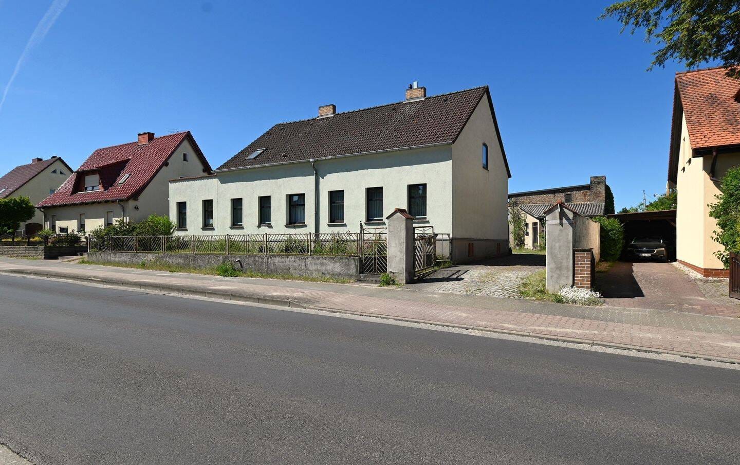 Immobilie in Templin - Zweifamilienhaus mit 3.705 m² Grundstück in Stadtlage! - Bild 2