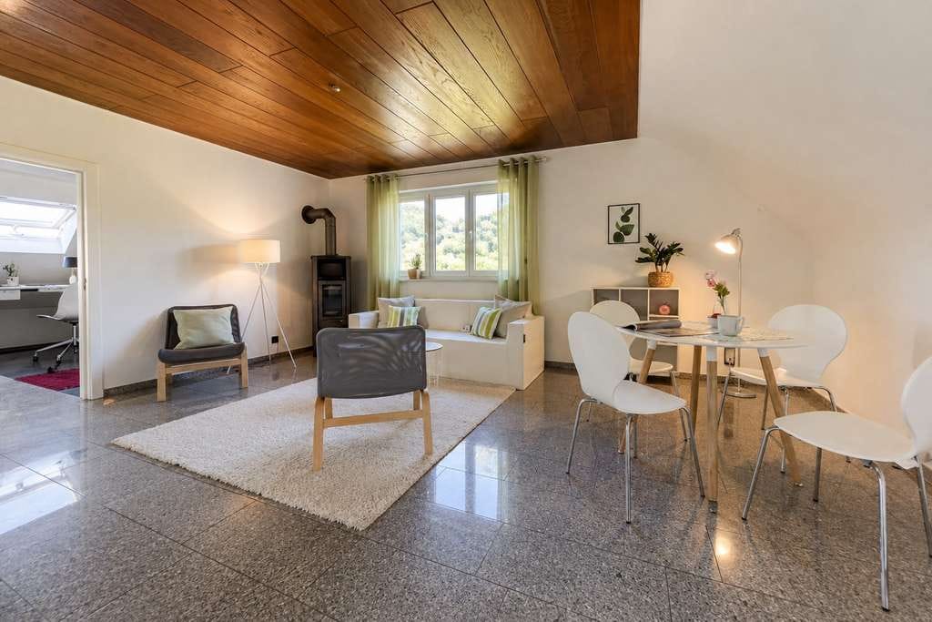 Immobilie in Albbruck - 4 Zimmer Dachgeschosswohnung mit großem eigenem Garten und Garage, Leerstand - Bild 0
