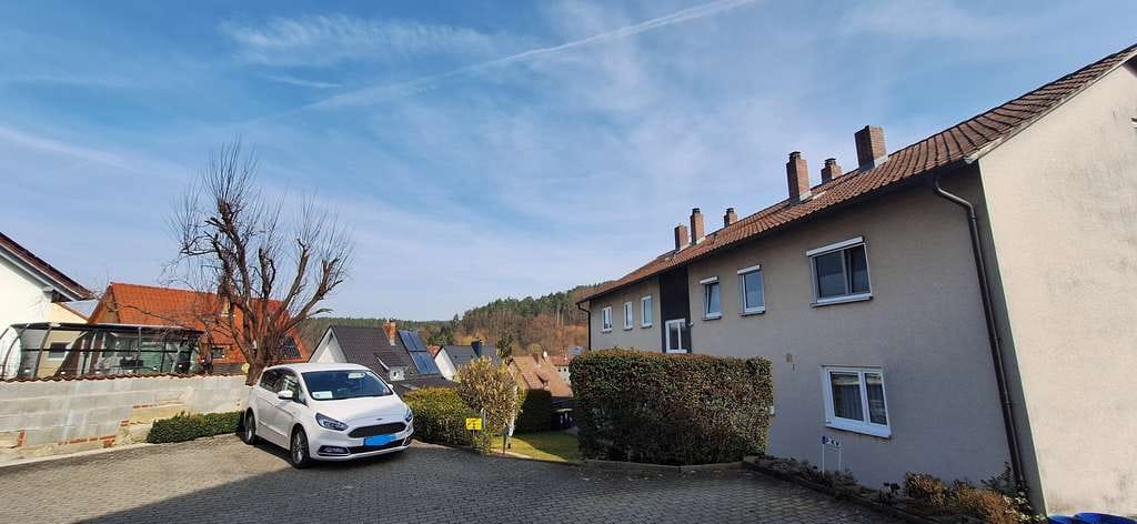 Immobilie in Weitramsdorf - Gemütliche 3-Zimmer Wohnung mit Terrasse, Gartenzugang und Blick über Weitramsdorf - Bild 4