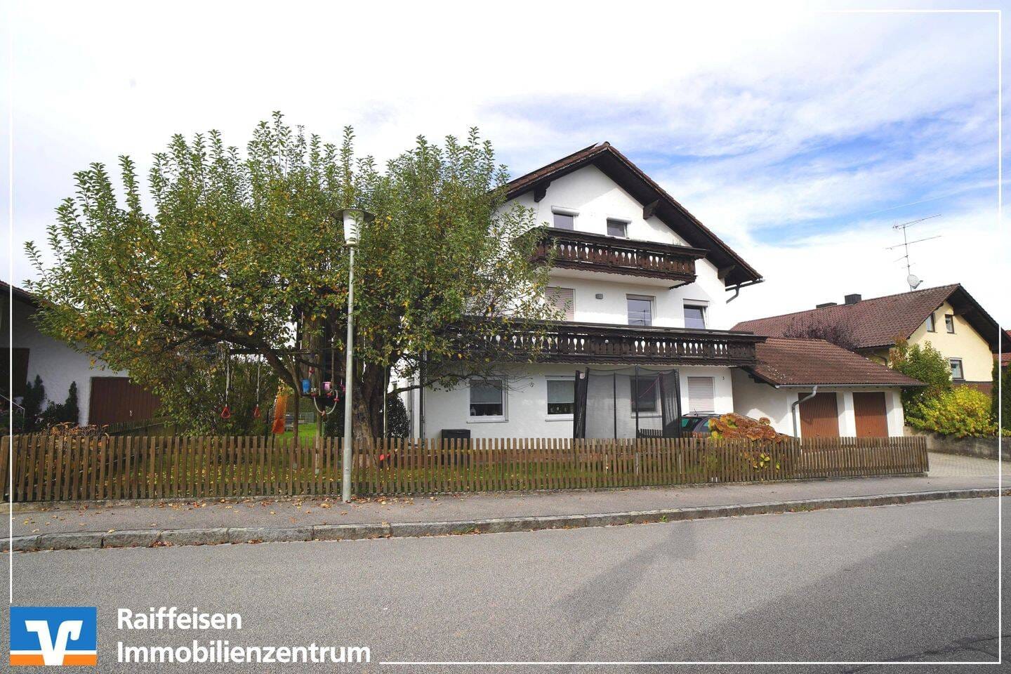 Immobilie in Hunderdorf - Attraktives Mehrfamilienhaus in Hunderdorf: Modernisierte Immobilie mit Photovoltaikanlage - Bild 0