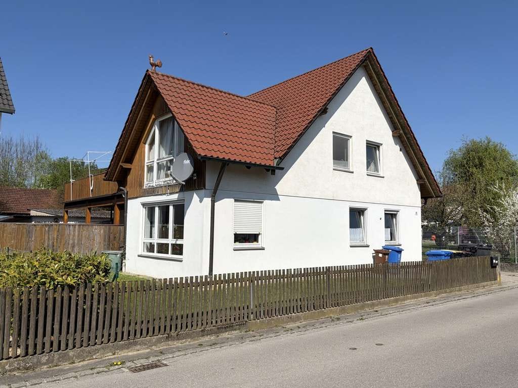Immobilie in Aichach - Attraktives Zweifamilienhaus - fussläufig zum Bahnhof Aichach - Fernwärme - frei ab Oktober 2026 - Bild 2