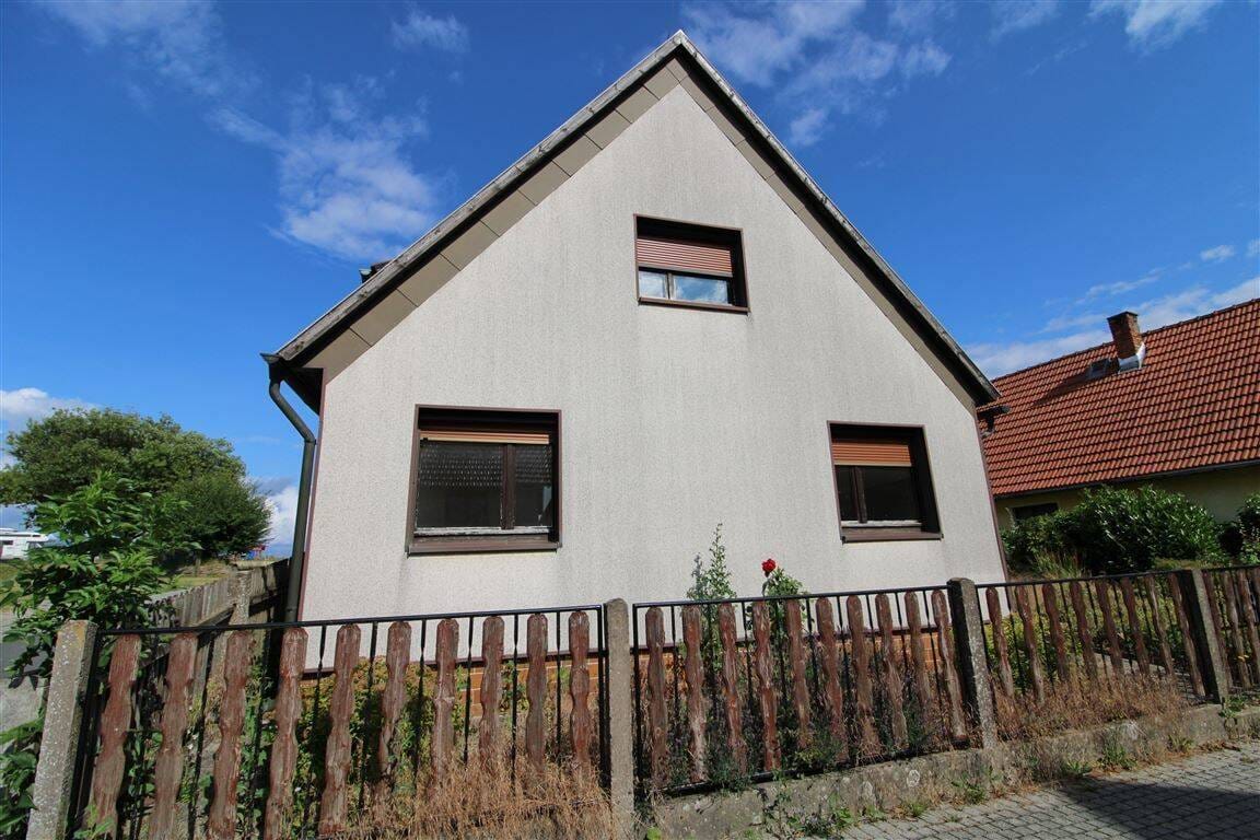 Immobilie in Themar - Geräumiges Haus mit Ausbaupotenzial in ländlicher Ruhe - Bild 3