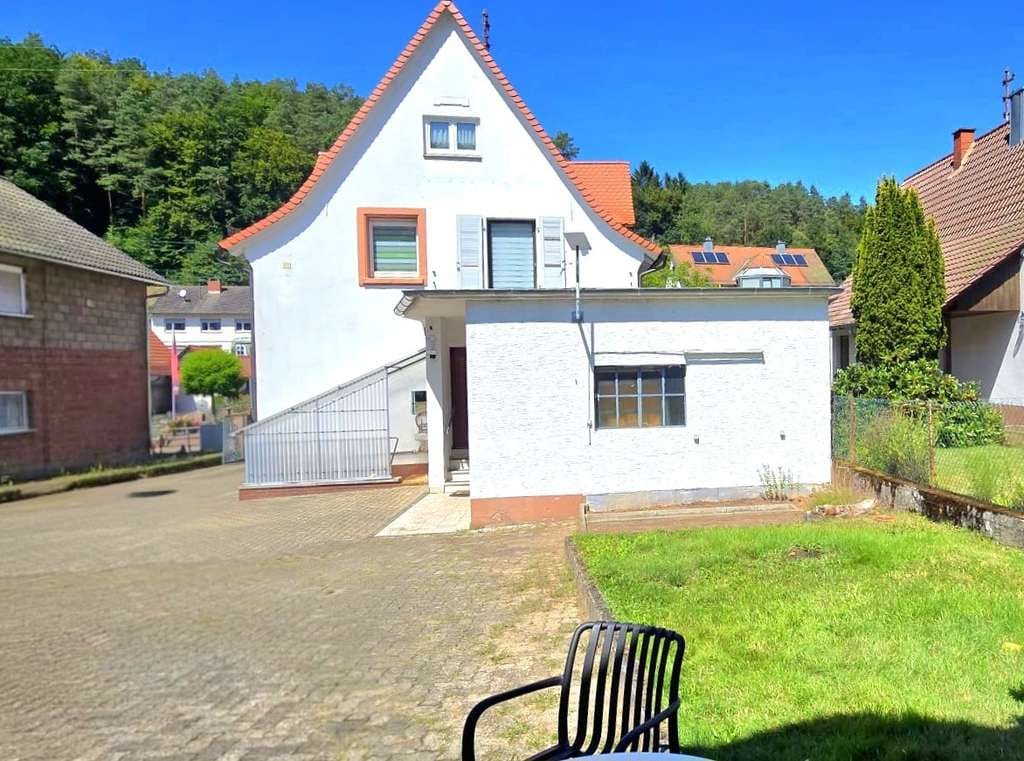 Immobilie in Spirkelbach - Apartes Einfamilienhaus - neues Dach - PV-Anlage - 2 Garagen - Hof und Garten - modernisiert! - Bild 4