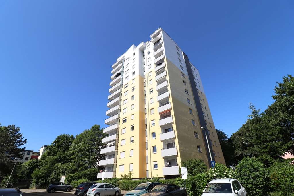 Immobilie in Lampertheim - Ihr energetisch saniertes Eigentum mit Panoramablick - Gepflegte 3,5-ZKB-ETW mit Loggia & TG-ESP - Bild 0