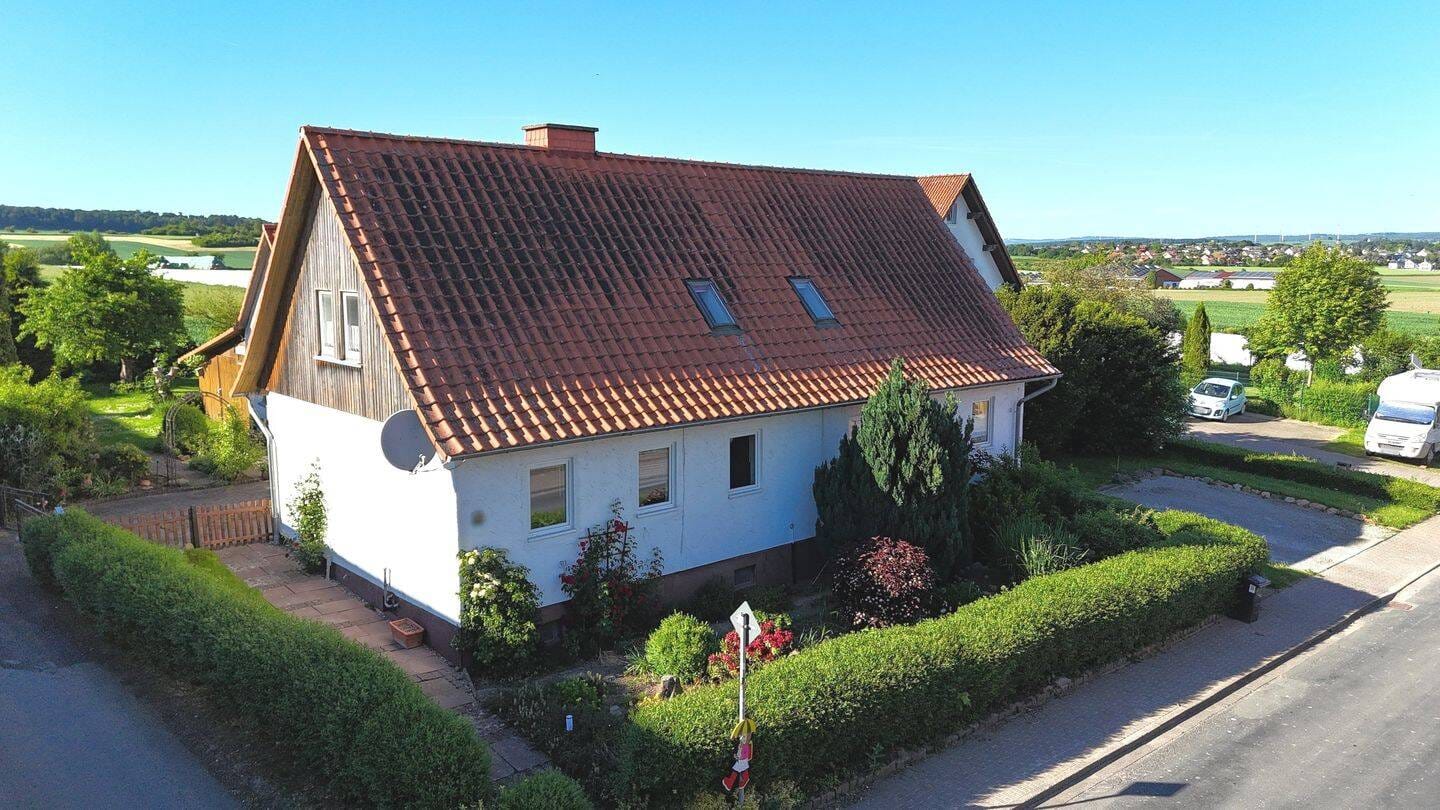 Immobilie in Grebenstein - Großes Zweifamilienhaus mit tollem Grundstück in Grebenstein-Schachten - Bild 0