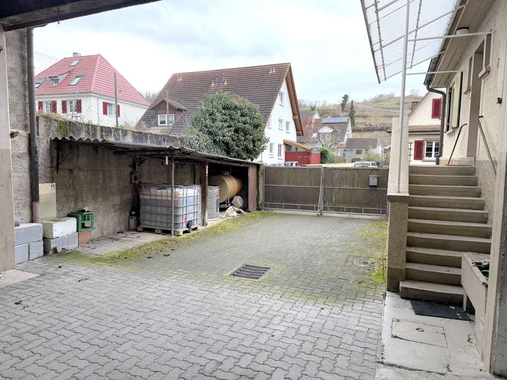Immobilie in Vogtsburg im Kaiserstuhl - Einfamilienhaus mit Wirtschaftstrakt | sofort bezugsfähig - Bild 3