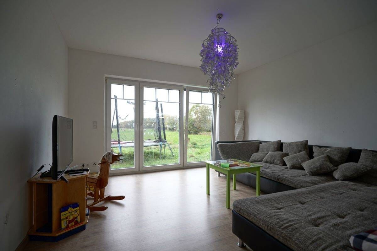Immobilie in Schiffdorf - Volksbank Immobilien: Wohnen mit Weitblick -  ebenerdiges großes Haus von 2017 - Bild 1