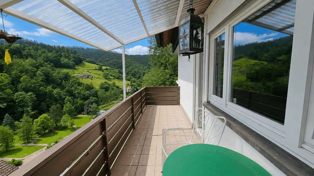 Immobilie in Bad Rippoldsau-Schapbach - Schnäppchen in Bad Rippoldsau – Wohnung 64 m² mit Balkon, Stellplatz und Aussicht - Bild 1