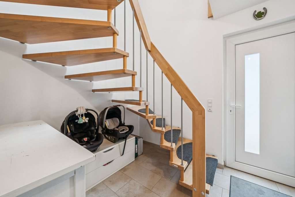 Immobilie in Langenpreising - Energieeffizientes Familienhaus in Langenpreising mit großem Grundstück, Doppelgarage und PV-Anlage - Bild 3