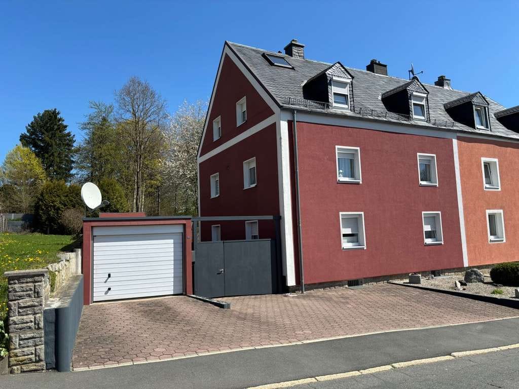 Immobilie in Münchberg - Ansprechende, modernisierte Doppelhaushälfte zur Eigennutzung mit gepflegten Garten in Münchberg - Bild 0