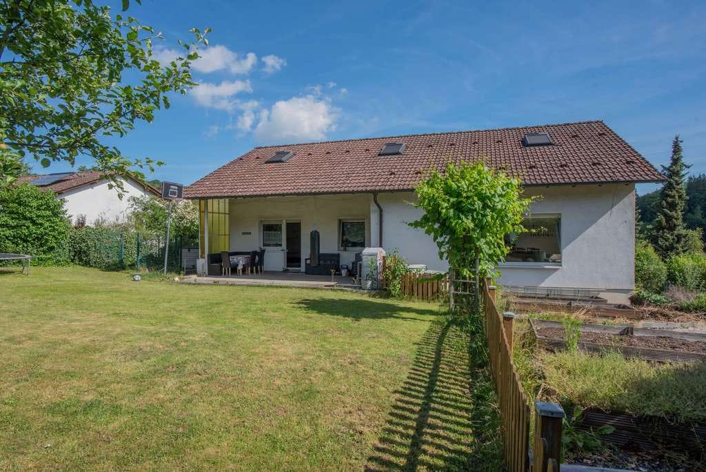 Immobilie in Weilrod - Großes EFH mit ELW (bisher Ferienwohnung) in Aussichtslage von Rod an der Weil. Käuferprovisionsfrei - Bild 2