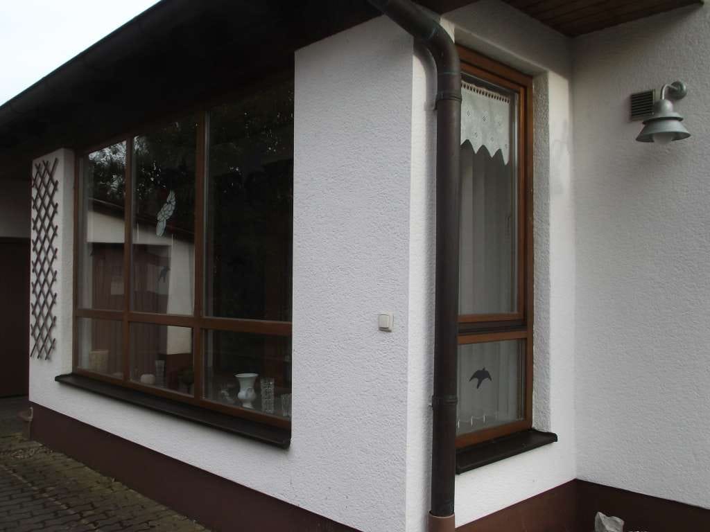 Immobilie in Uehlfeld - Lichtdurchfluteter, gepflegter, barrierearmer Bungalow mit Garage in Uehlfeld (130m², 3,5 Zi.) - Bild 1