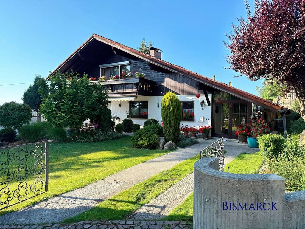 Immobilie in Halblech - Tür auf Herz rein! Wundervolles Haus mit Blick ins Tal für die ganze Familie - Bild 0