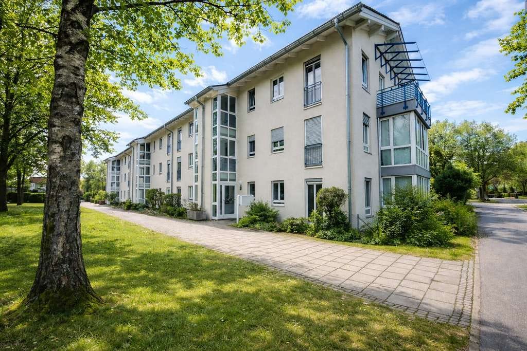 Immobilie in Holzkirchen - Helle Erdgeschosswohnung mit Garten und Tiefgarage - Bild 0