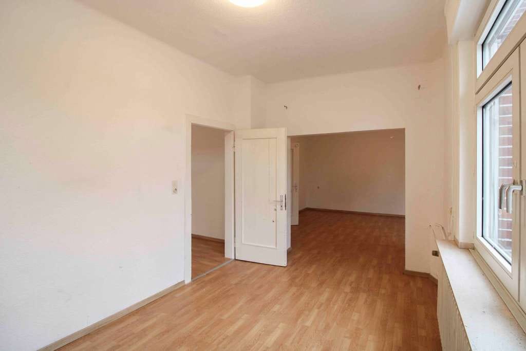Immobilie in Coesfeld - Wohnglück auf zwei Ebenen: Kaminfeuer, Gartenfreude und jede Menge Raum - Bild 2