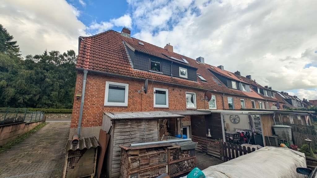 Immobilie in Schleswig - Kleines Reihenendhaus mit eigenem Grundstück und Stellplatz in zentraler Lage von Schleswig - Bild 1