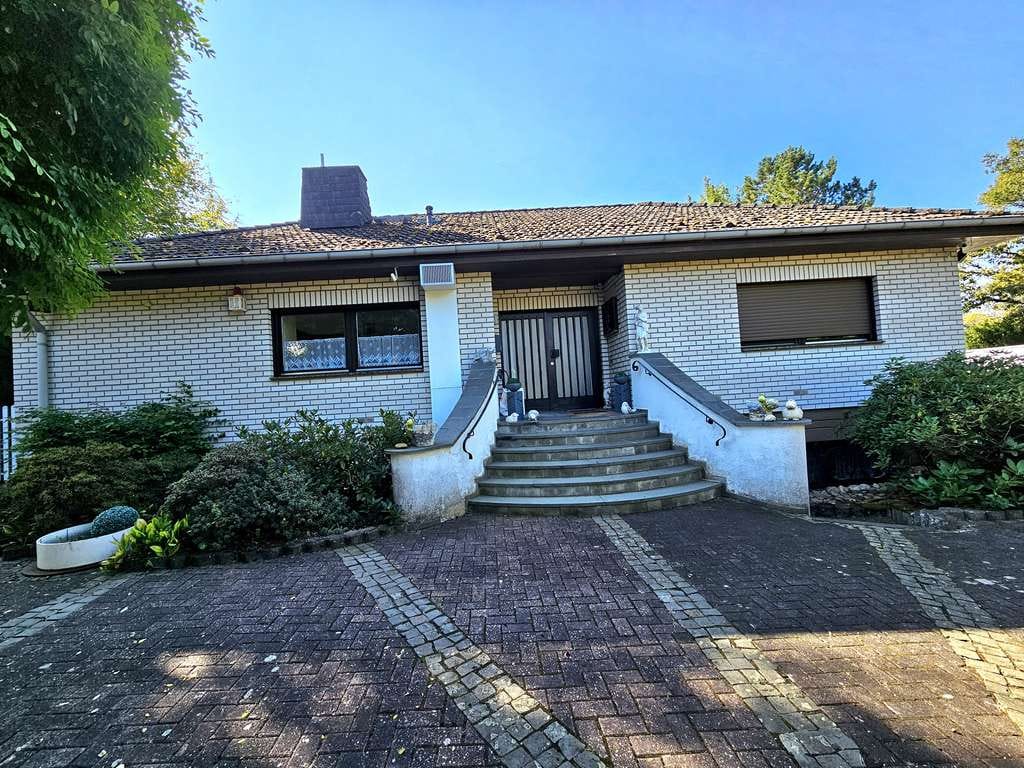 Immobilie in Grumbach - Exklusiver Bungalow mit Schwimmbad und parkähnlichem Grundstück für 429.000 € zu verkaufen in Lauter - Bild 3