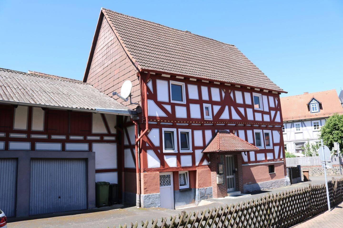 Immobilie in Amöneburg - Zweifamilienhaus mit Doppelgarage und Scheune - Keine Käuferprovision - Bild 0
