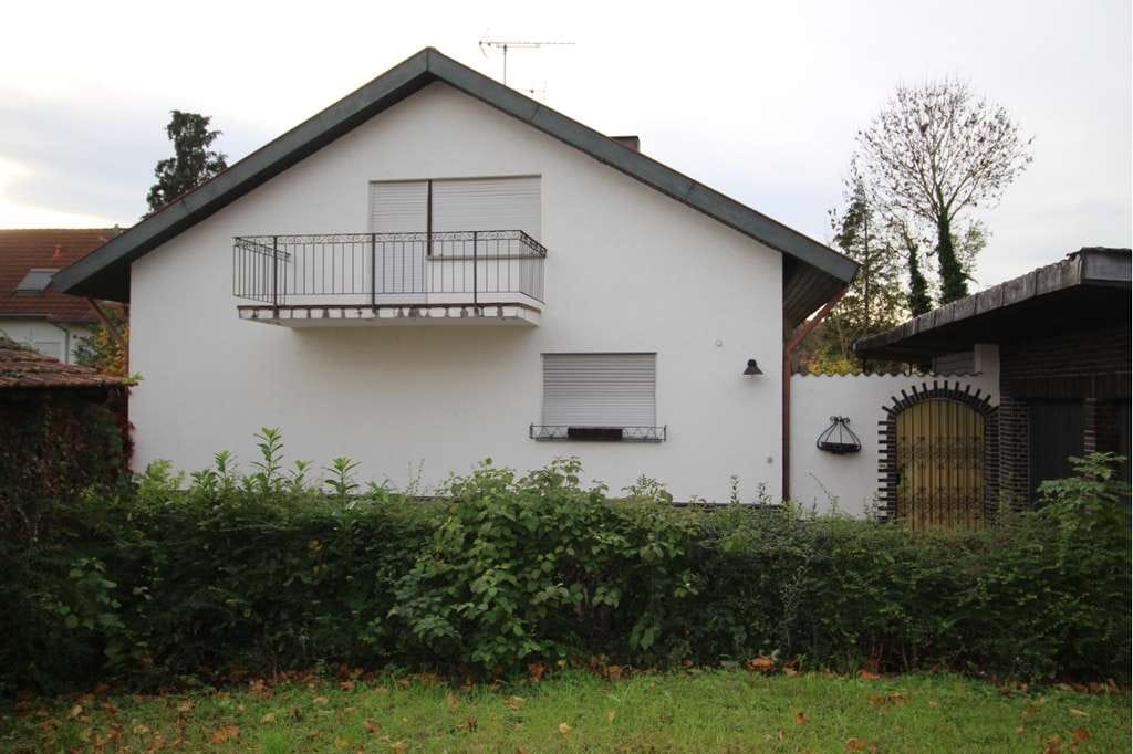 Immobilie in Offenau - Großzügiges Haus auf 1.200 m² Bauland – sanieren & gestalten - Bild 1