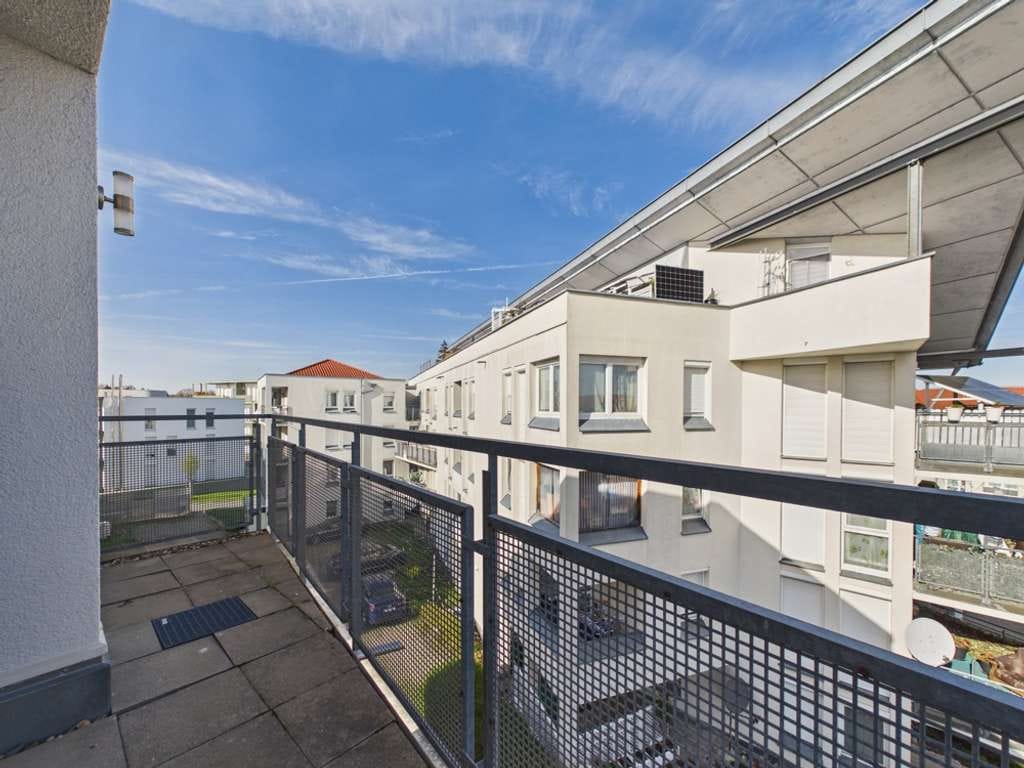 Immobilie in Künzelsau - Gepflegte Wohnung mit Aussicht | Zwei Dachterassen | Tageslichtbad | TG-Stellplatz - Bild 2