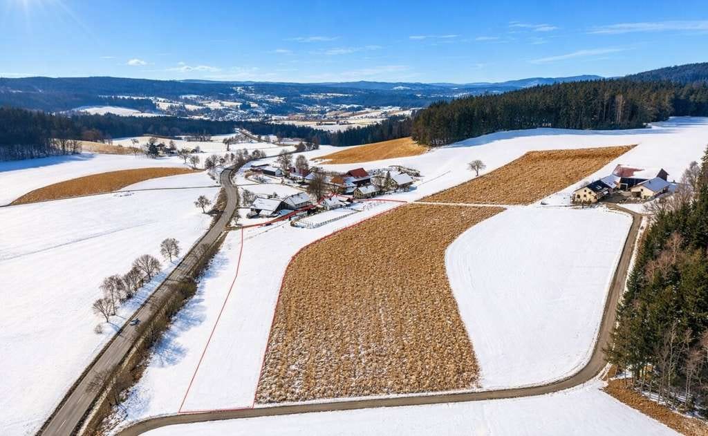 Immobilie in Michelsneukirchen - Ländliches Anwesen mit weitläufigem Grundstück und Reit-/Bewegungsplatz - Bild 0