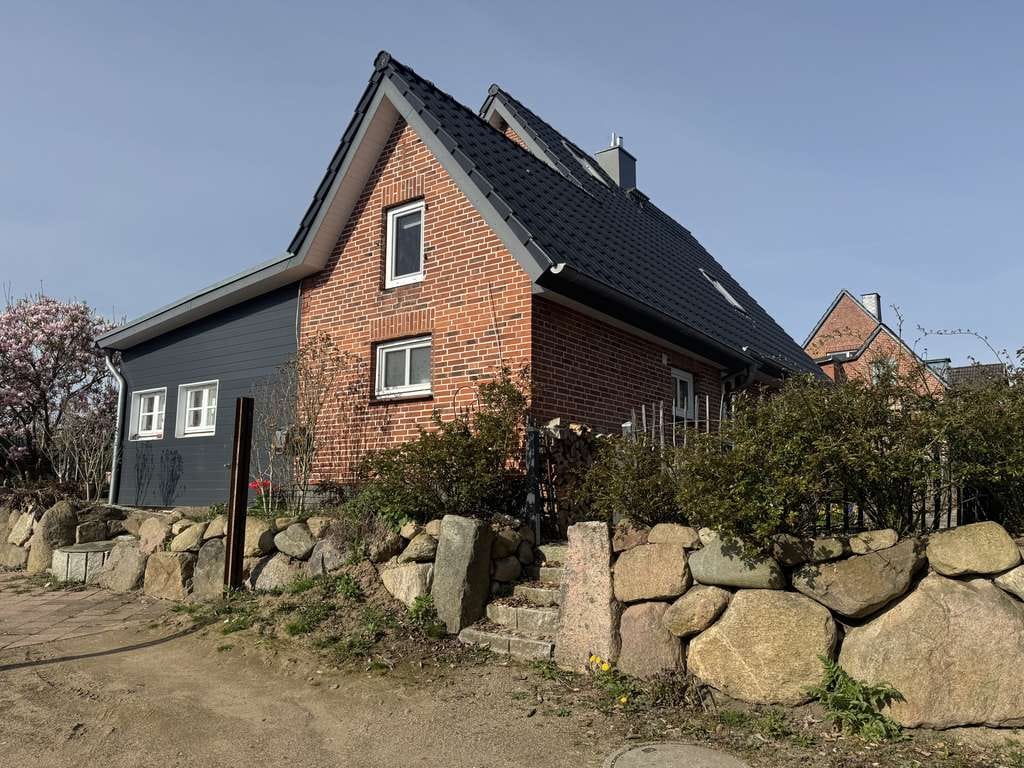Immobilie in Stocksee - Saniertes und modernes Einfamilienhaus auf sonnigem Grundstück in Feldrandlage - Bild 2