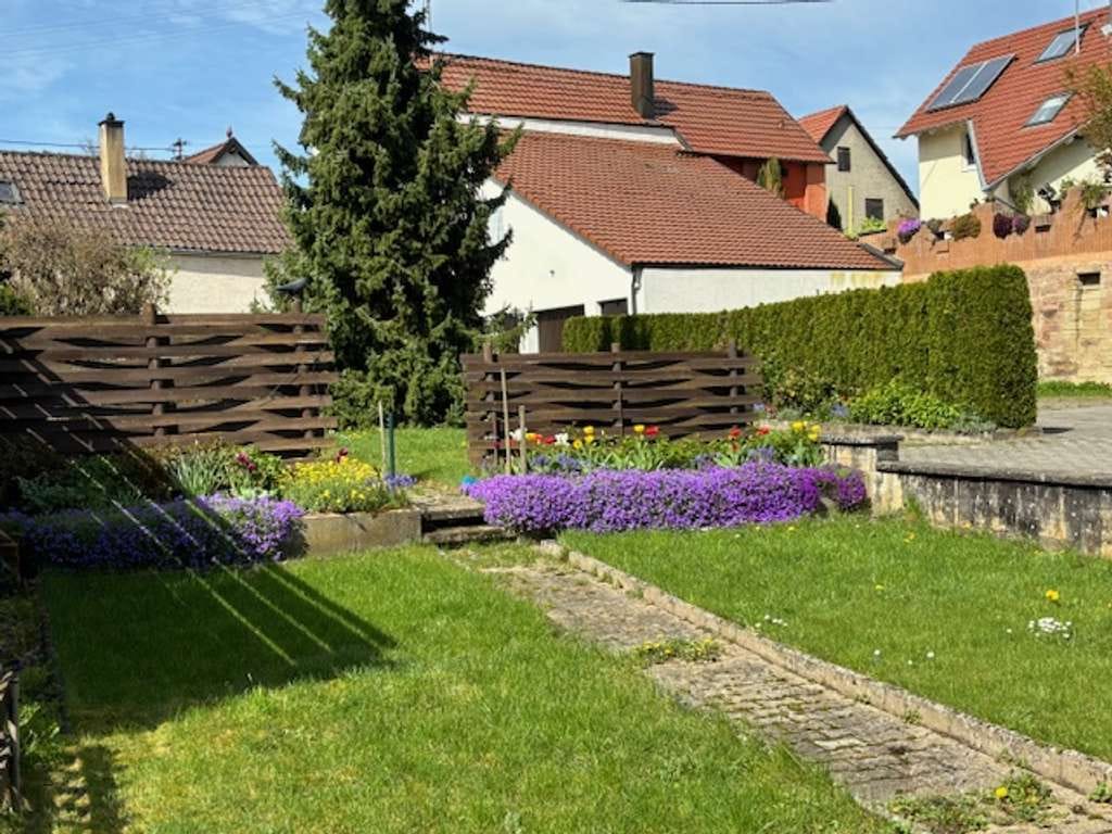 Immobilie in Ilsfeld - kurze Wege in den Ort, entspannte Wohnatmosphäre innen und außen! - Bild 1