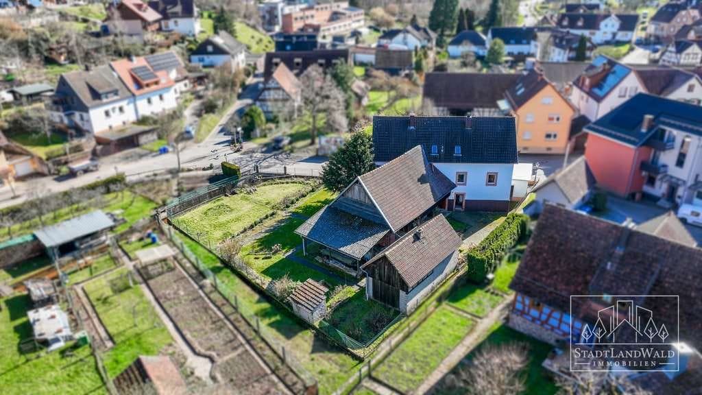 Immobilie in Erfweiler - Großzügiges Einfamilienhaus mit Scheune und Gartenidylle in Erfweiler - Bild 2