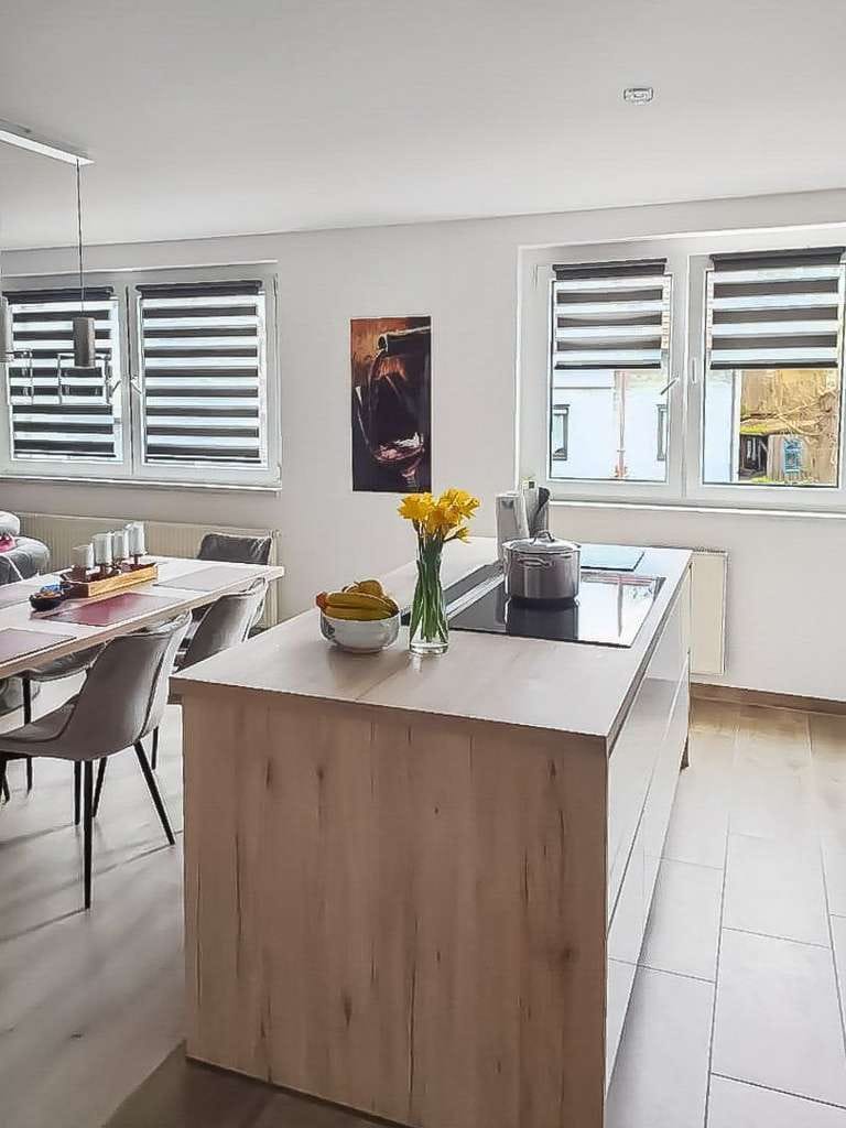 Immobilie in Eisfeld - Vollvermietetes Mehrfamilienhaus mit 4 Wohneinheiten und einer Gewerbeeinheit in Eisfeld - Bild 3