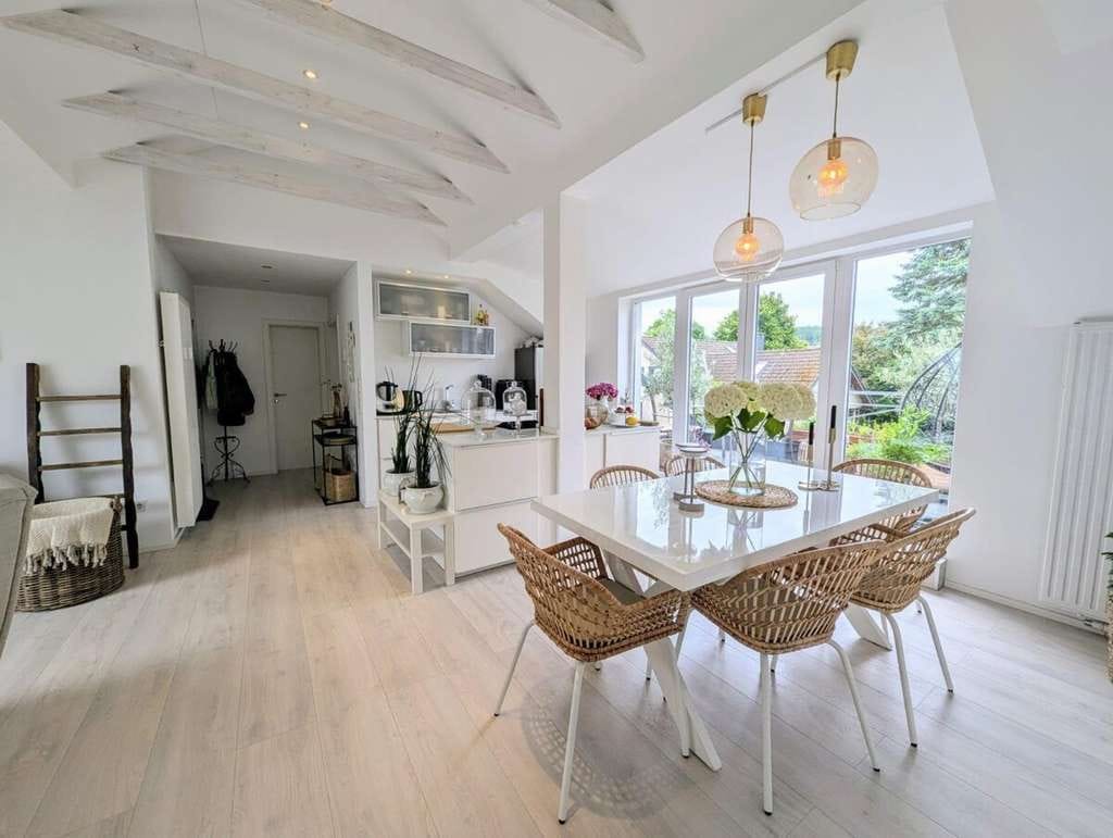 Immobilie in Detmold - Ein Haus mit Substanz und Stil – bereit für Ihre persönliche Handschrift - Bild 1