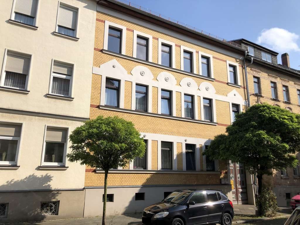 Immobilie in Apolda - APOLDA - Mehrfamilienhaus mit viel Potential durch Ausbaureserven, Nebengelaß u. Zufahrt - Bild 0