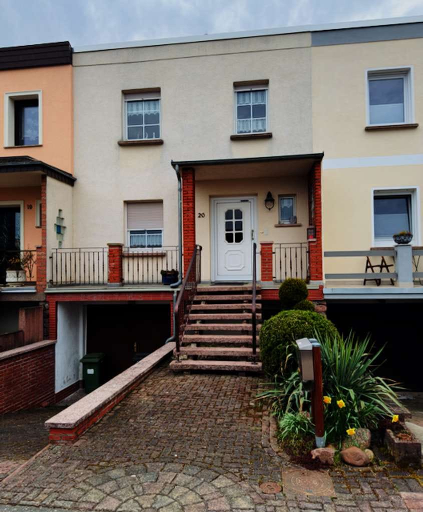 Immobilie in Aken (Elbe) - Charmantes Reihenmittelhaus mit 4 Zimmern und Garage in Aken (Elbe) mit Blick ins Grüne - Bild 1