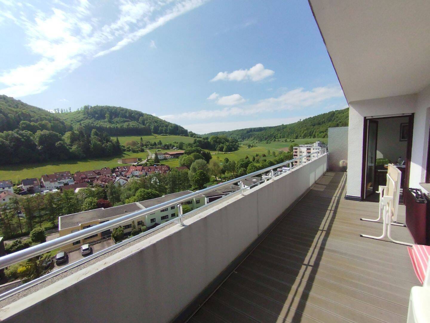 Immobilie in Oberkochen - Helle, gepflegte Wohnung mit Balkon in Aussichtslage - Bild 0