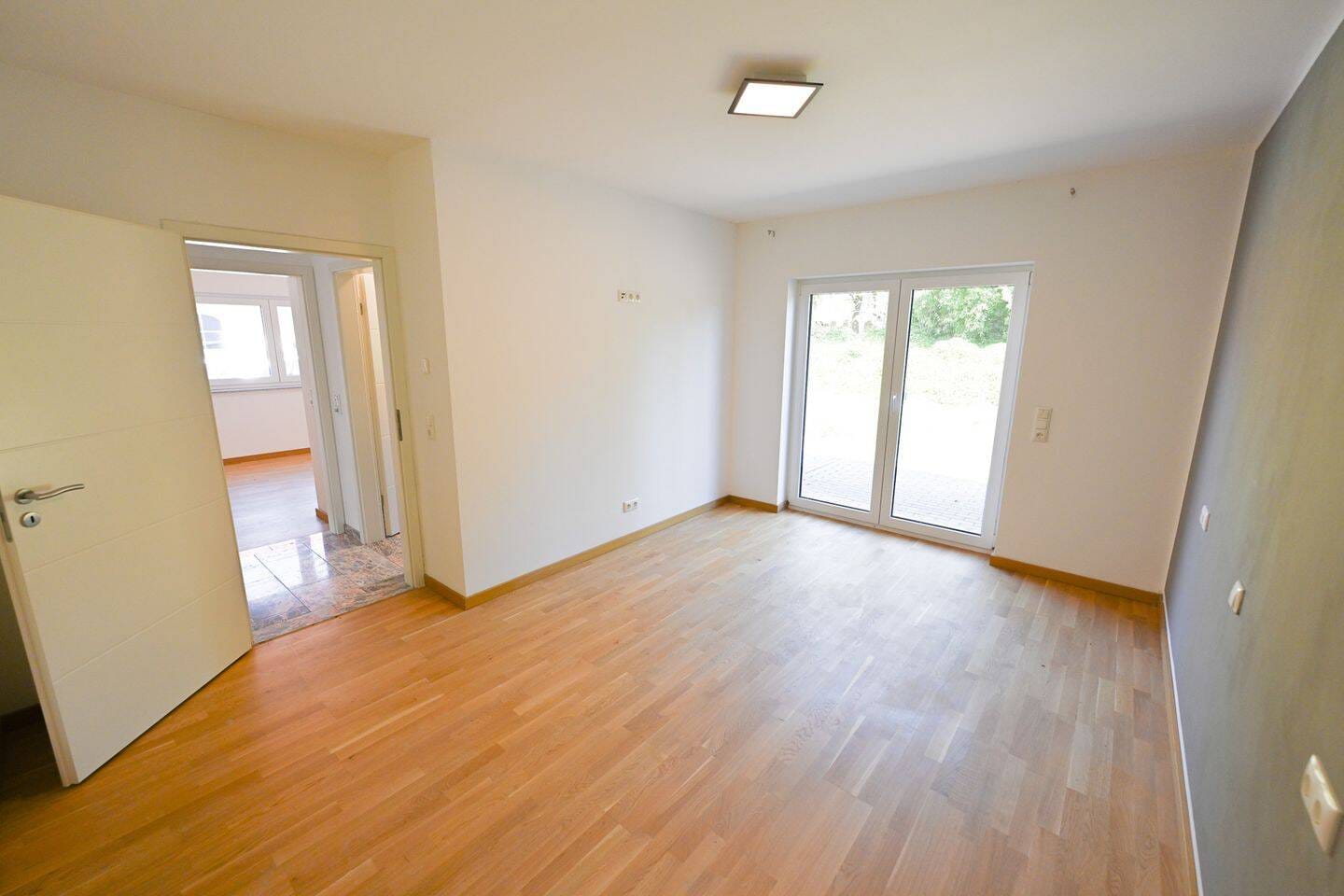 Immobilie in Oberleichtersbach - Doppelhaushälfte/Bungalow mit Garten und hochwertiger Ausstattung - Bild 2