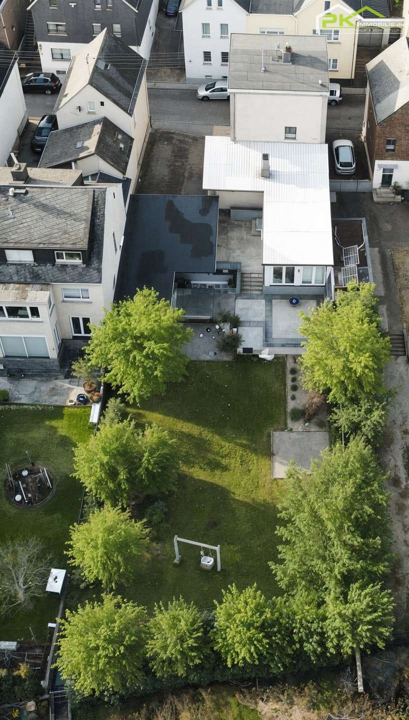 Immobilie in Elz - Exklusiv & groß - Einfamilienhaus mit seltenem Erholungsgrundstück - Teilung in 2 Einheiten möglich - Bild 0