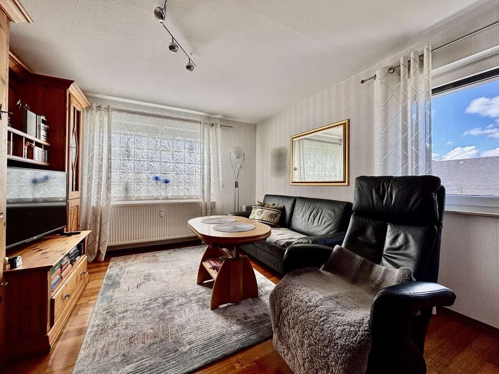 Immobilie in Geislingen - Sonnige 2-Zimmer-Dachgeschosswohnung mit gemütlichem Flair und Weitblick auf Geislingen - Bild 1