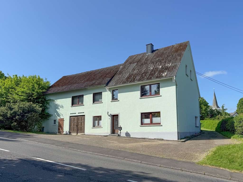 Immobilie in Höchstenbach - Ein-/Zweigenerationenhaus mit Nebenräumen auf idyllischem Grundstück nahe Hachenburg! - Bild 0