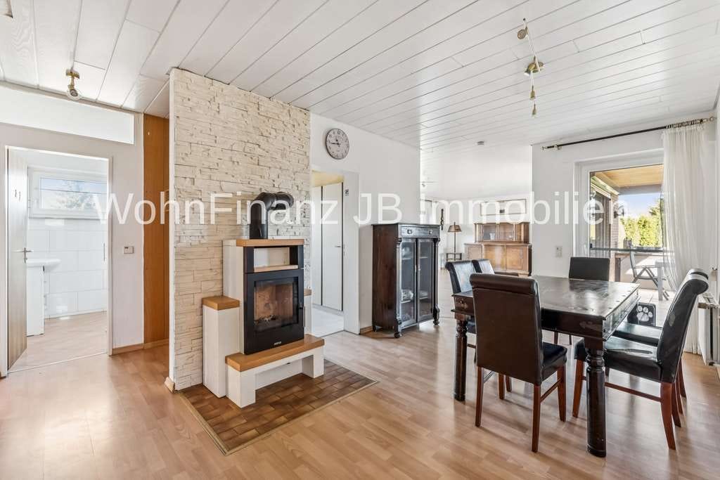 Immobilie in Meine - Großes Einfamilienhaus mit Einliegerwohnung, Garage, Carport, Keller und Kamin - Bild 2