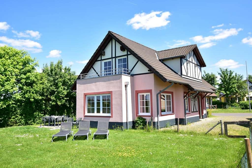 Immobilie in Ediger-Eller - Freistehendes Ferienhaus am Rande des Golfplatzes in Cochem (3943) - Bild 0