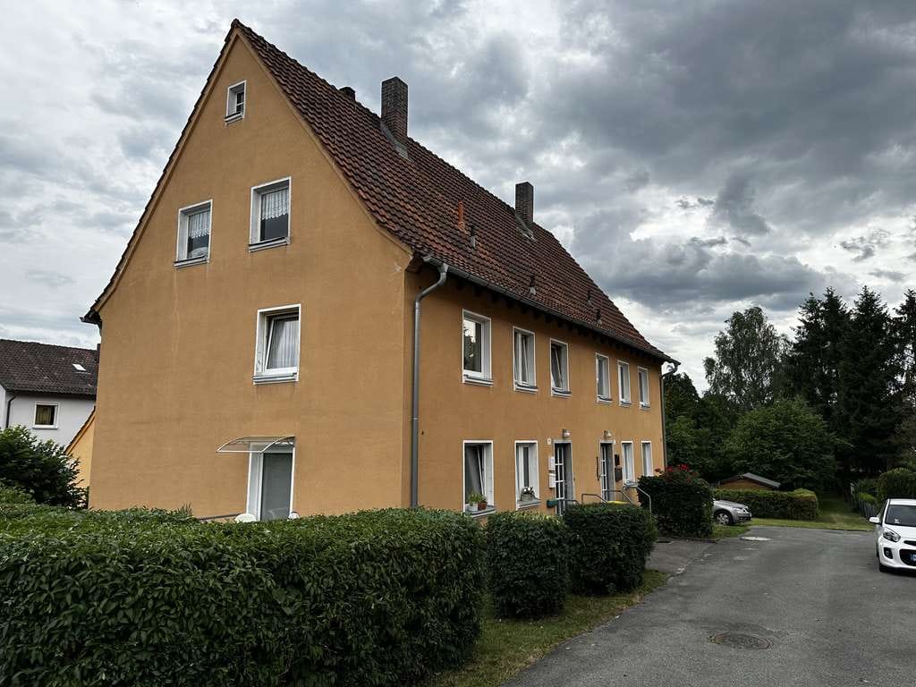 Immobilie in Neustadt bei Coburg - *Provisionsfrei* Neustadt bei Coburg,  Mehrfamilienhaus,  2 Wohnungen, Ausbaureserve - Bild 0
