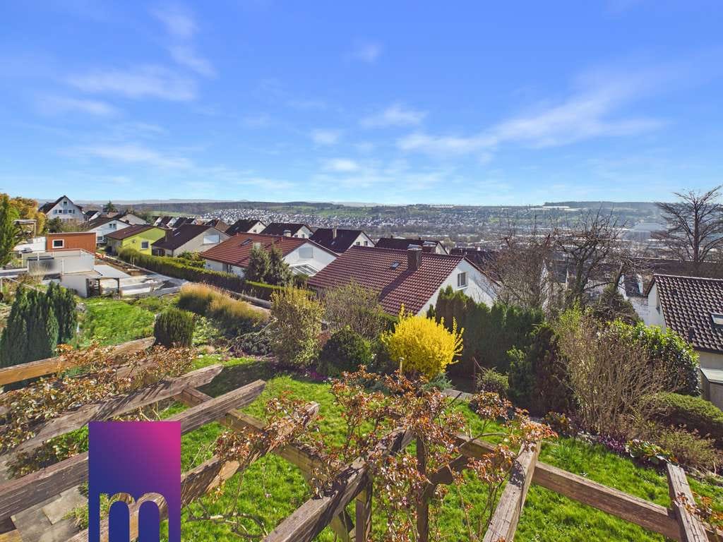 Immobilie in Altbach - Charmantes EFH in sonniger Aussichtslage mit tollem Garten, Einliegerwohnung und 2 Garagen - Bild 2