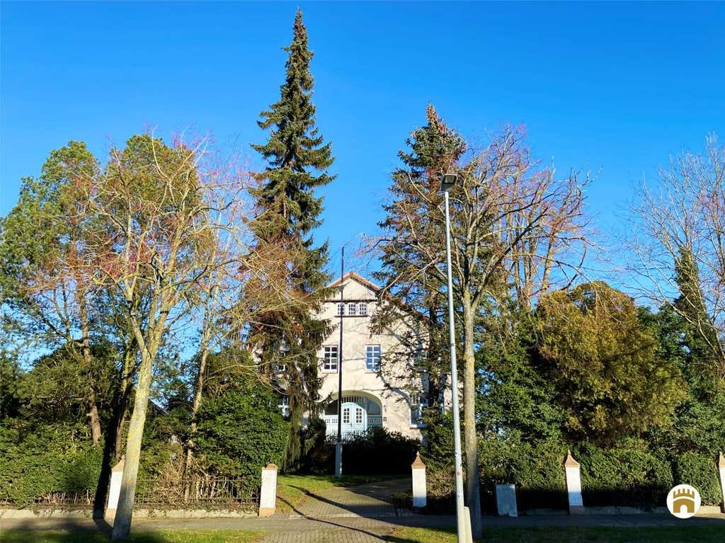 Immobilie in Oldenburg in Holstein - Unternehmer-Villa auf parkähnlichem Grundstück. 1.100 m vom Marktplatz entfernt - Bild 2
