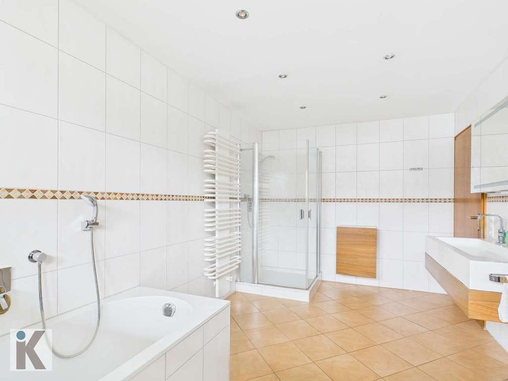 Immobilie in Maxdorf - Freistehendes Ein- bis Zweifamilienhaus mit etwa 958 m² Sonnengrundstück in bester Wohnlage! - Bild 4