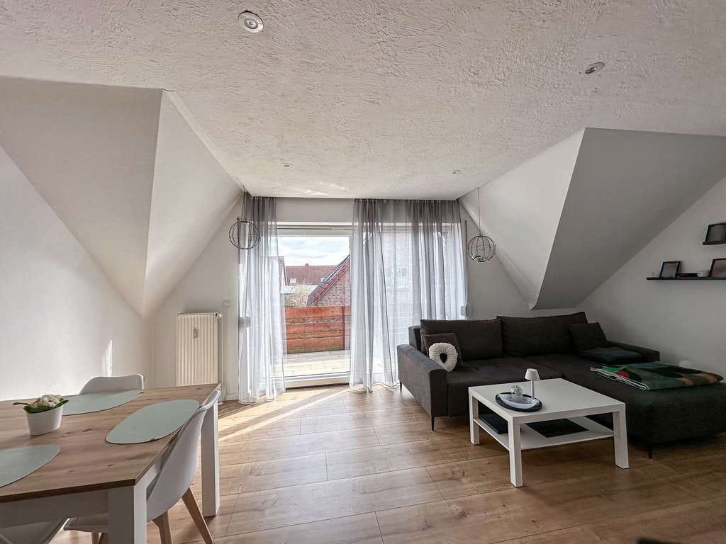 Immobilie in Schwülper - Lichtdurchflutete, modernisierte Eigentumswohnung mit Balkon, Stellplatz und ausgebautem Spitzboden - Bild 4