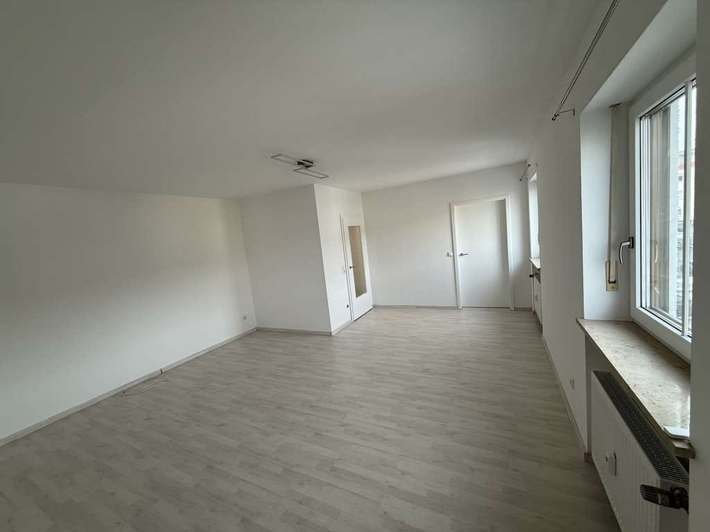 Immobilie in Trostberg - zentral gelegene neuwertige 2-Zimmer-Wohnung mit Aufzug und TG sofort beziehbar - Bild 2