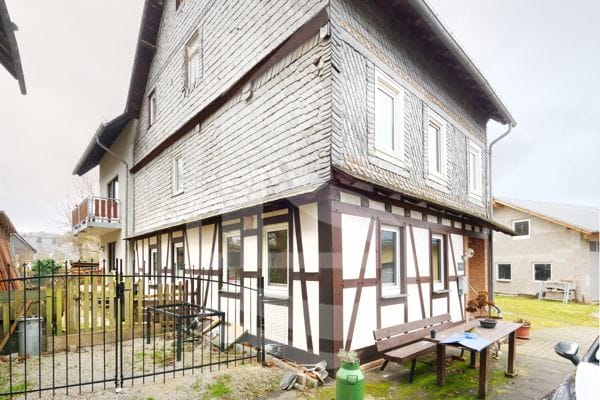 Immobilie in Mengerschied - Grote, goed onderhouden boerderij met bijgebouwen op een centrale en rustige locatie in Mengerschied - Bild 3