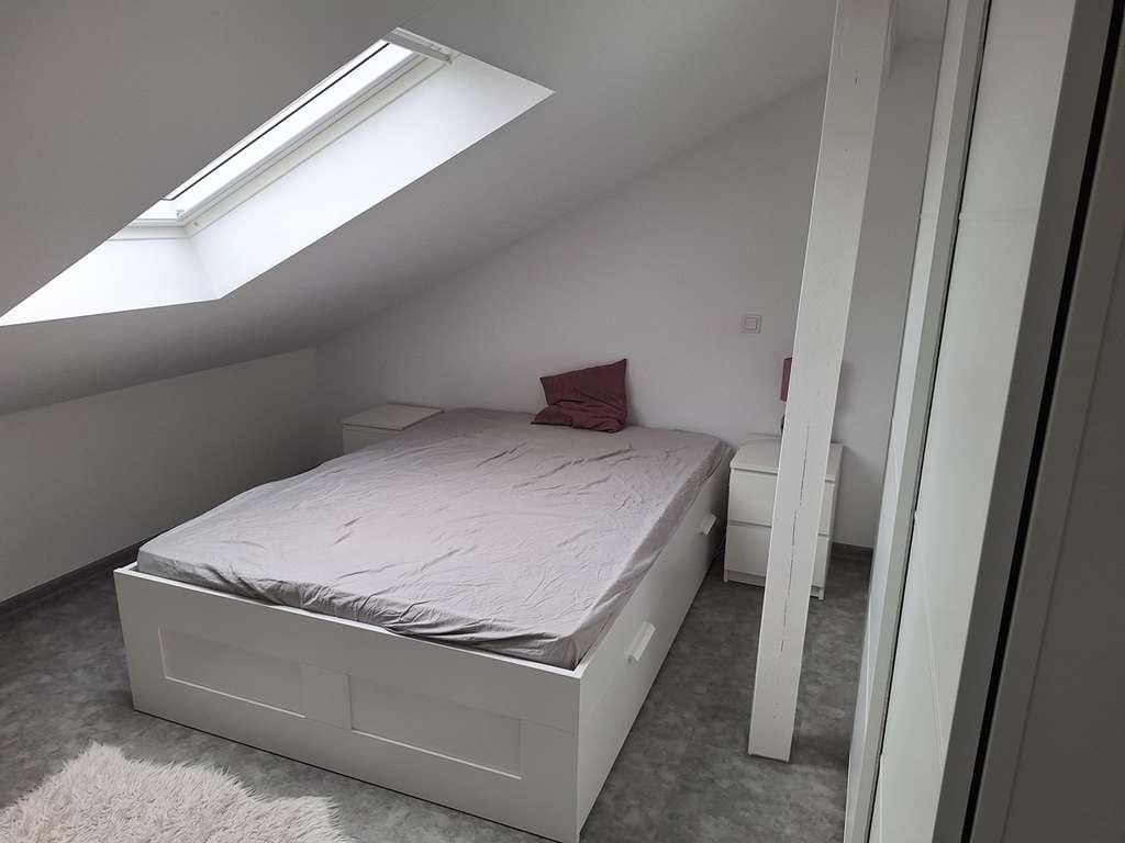 Immobilie in Regenstauf - Bezugsfreie 3-Zimmer-Dachgeschosswohnung mit Gartenanteil in 4-Familienhaus - Bild 4