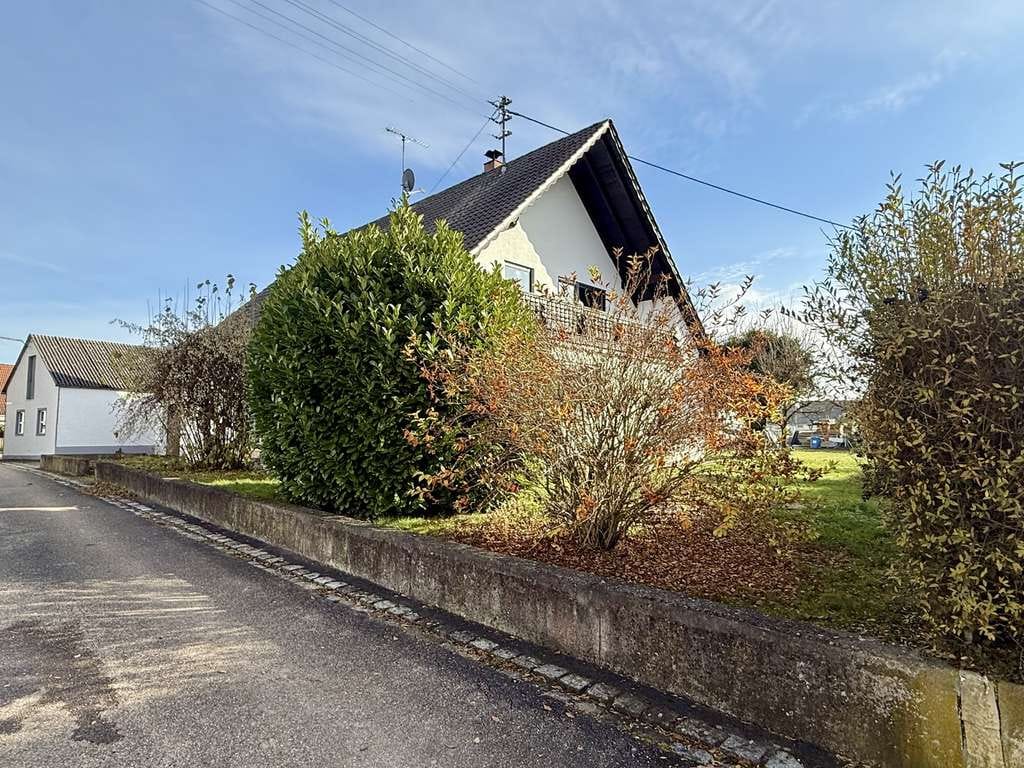 Immobilie in Lutzingen - Volltreffer! Bungalowartiges Ein- oder Zweifamilienhaus mit Ausbaureserve in Lutzingen! - Bild 4