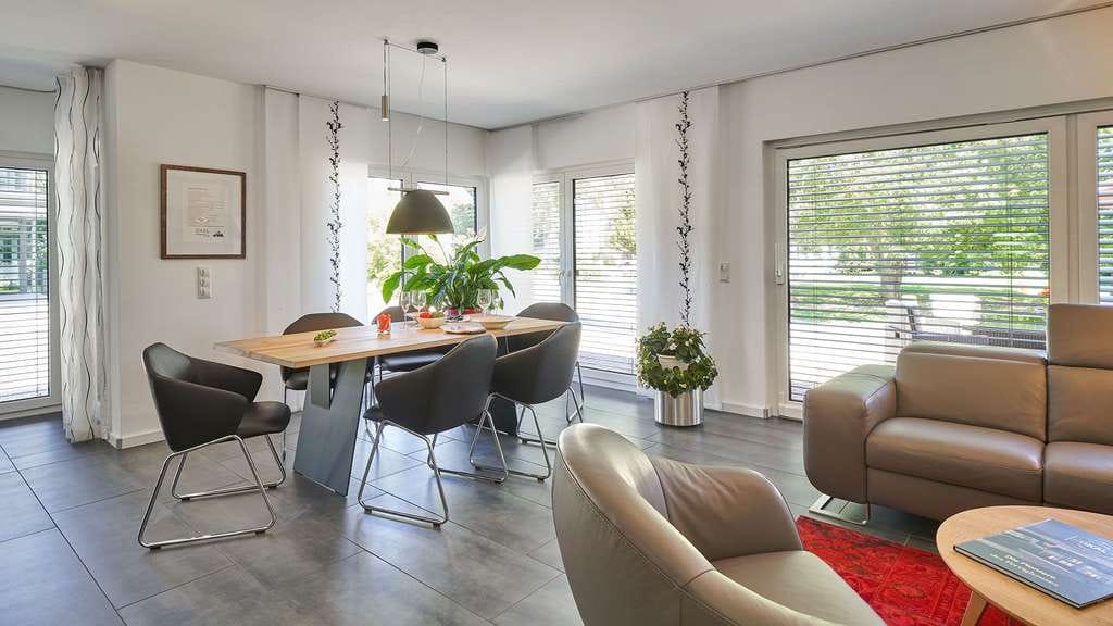 Immobilie in Ochsenfurt - Familienhaus mit offenen Wohnbereich, inklusive Grundstück - Bild 4