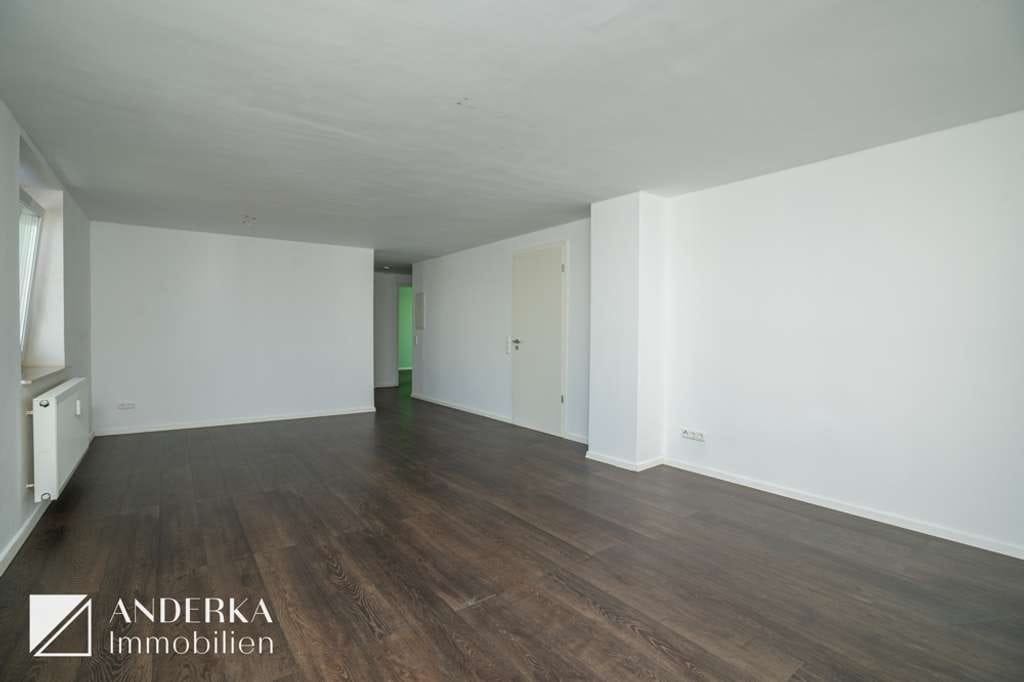 Immobilie in Burgau - Wohnen mit Platz & Komfort. 4-Zimmer-Wohnung mit Balkon & Stellplatz in Burgau zu verkaufen! - Bild 4